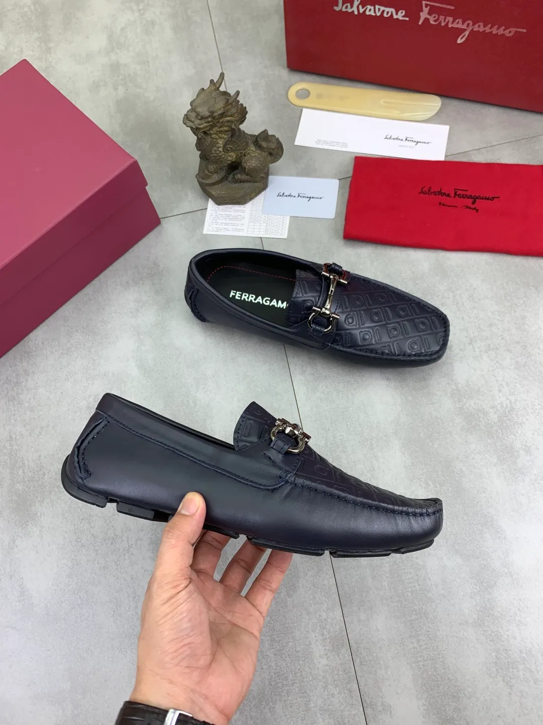 Men's shoes 💰P542 New model, high quality [Ferragamo/Ferragamo] Latest lazy slip-on shoes Original imported calfskin, imported cowhide lining + original luxury metal buckle + original combination outsole Comparison without pressure Code number: 38-45